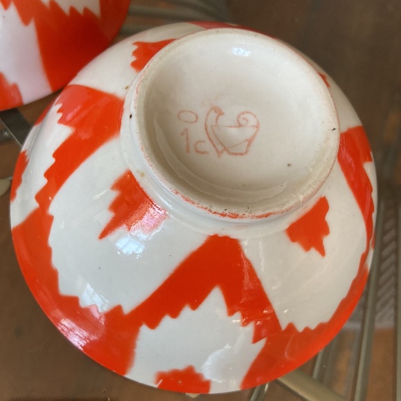 Set of two handmade vintage porcelain ceramic orange ikat bowls - Picture 9 of 10